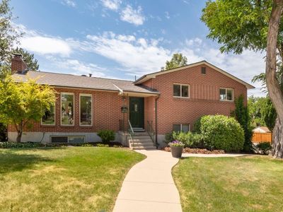 2850 E Nora Dr