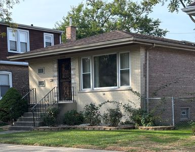 8240 S Woodlawn Ave