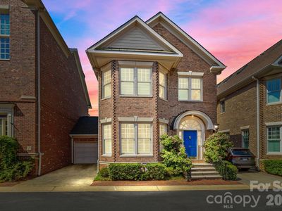1208 Dilworth Crescent Row