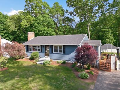 2 Fairmeadow Rd