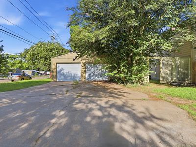 1621 & 1623 W Adoue St
