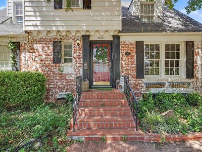 833 NW 38th St