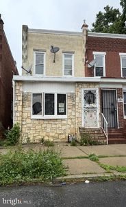 1012 W 8th St