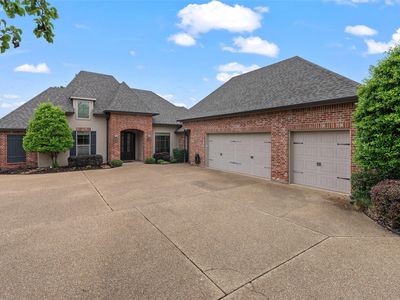 806 Chartres Dr