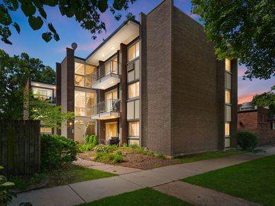 Property at 653 South Blvd APT 101S, Oak Park, IL
