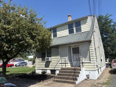 82 Roosevelt Ave