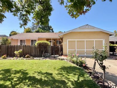 1053 Cynthia Ln