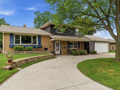 241 Crestwood DRIVE
