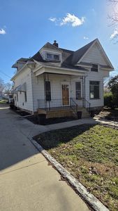 907 W 2nd St