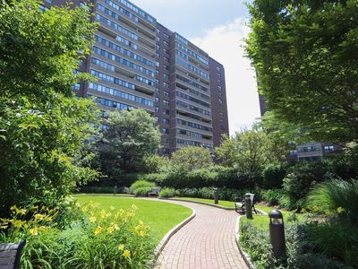 9 Hawthorne Pl APT 2C