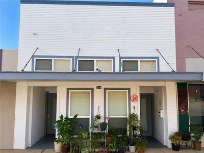 205 W Buck St