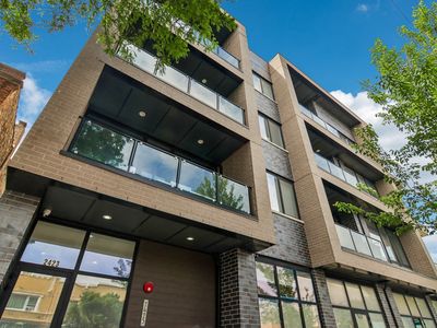 2423 W Fullerton Ave #4F