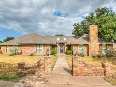 5820 Pecan Valley Ln