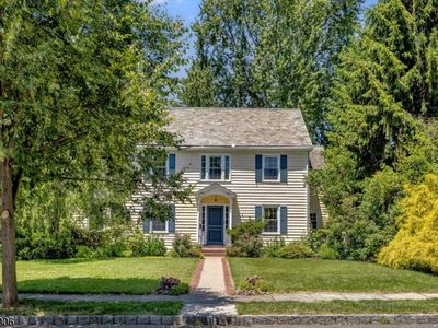 8 Summit St