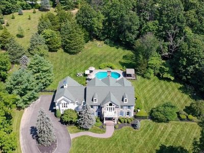 7 Martin Ln