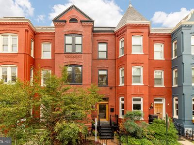 944 Westminster St NW