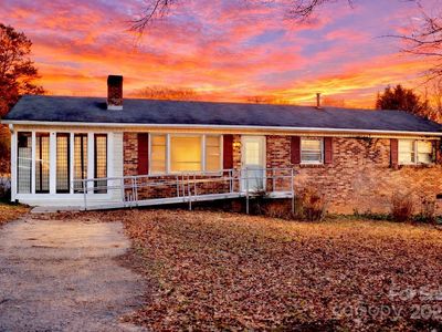 1930 Mountainbrook Dr