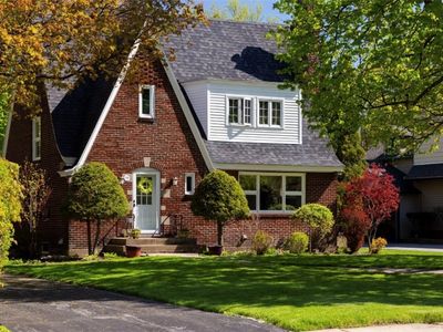 446 Flower Ave W
