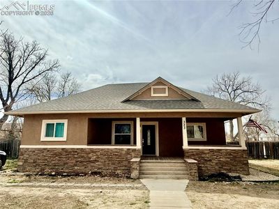 323 Sioux Ave
