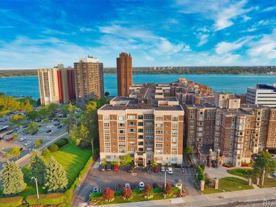 8120 E Jefferson Ave APT 1B1