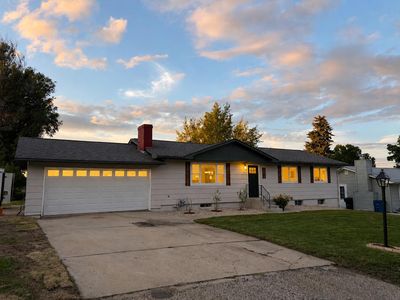 851 Burton St