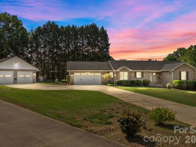 3030 Lydia Ln