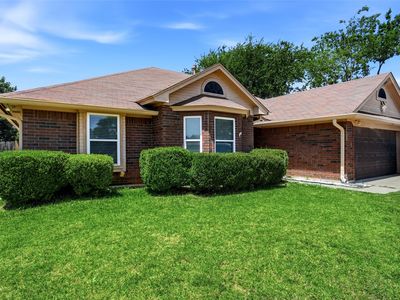 Property at 7108 Summerset Dr, Benbrook, TX