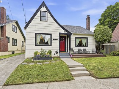 4135 NE Multnomah St