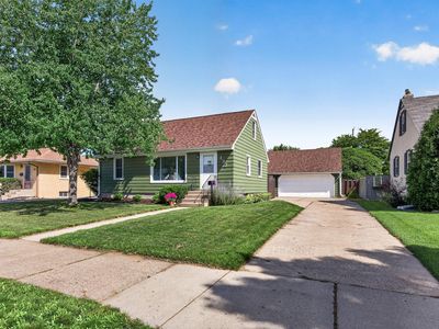 132 Spruce St W