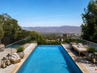 7825 Torreyson Dr