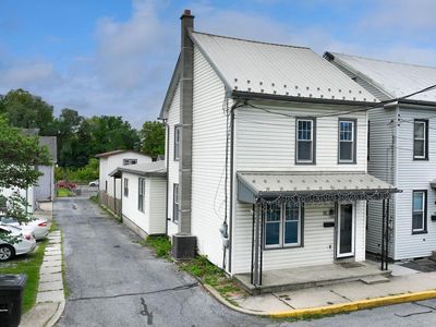 18 E Maple Ave
