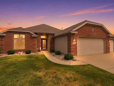 2179 E Whispering Trl