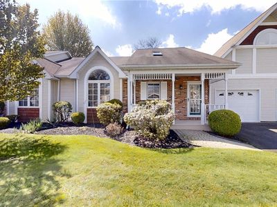 Property at 3 Bird Walk Ln, Williamsville, NY
