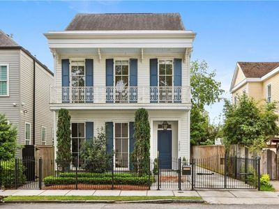 3808 Prytania St