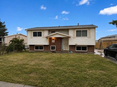 3347 S Sidney Way