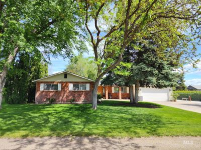 100 NW Carrie Cir