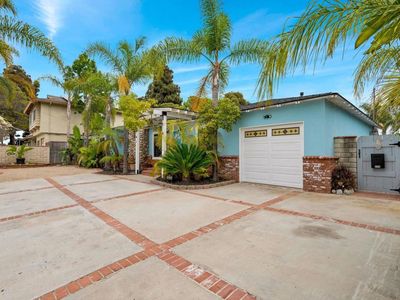 1213 Vista Way