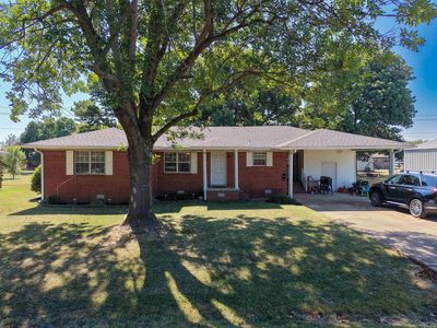 806 E Elm St