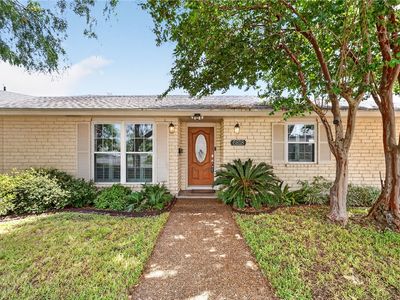 6818 Sahara Dr