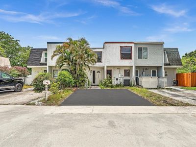 Property at 264 Sunshine Dr, Pompano Beach, FL