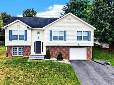 650 Edwardian Ln