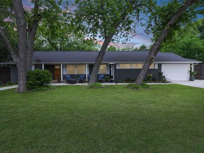 805 Finch Ave