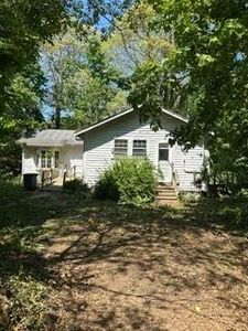 319 Massachusetts 6A