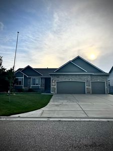 8905 N Ridgewood Ln