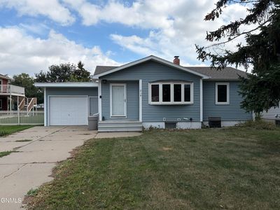 Property at 218 3rd Ave NW, Hazen, ND