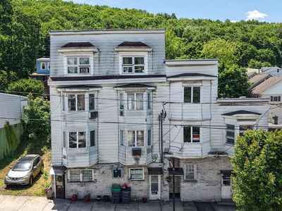 33 W Main St