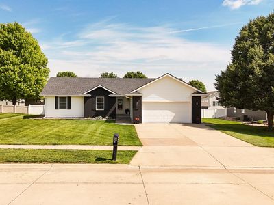 712 Leisure Ln