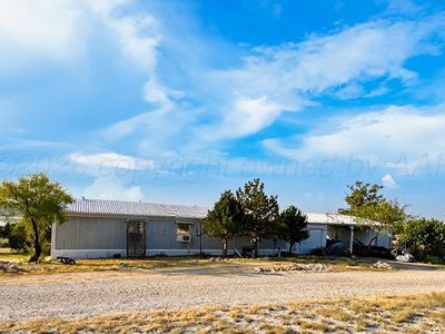 Property at 110 W Lobo Dr, Silverton, TX