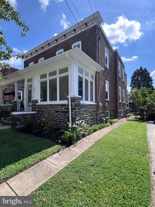 21 W Langhorne Ave