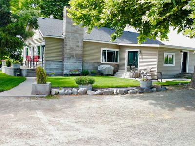 2060 Cemetery Rd